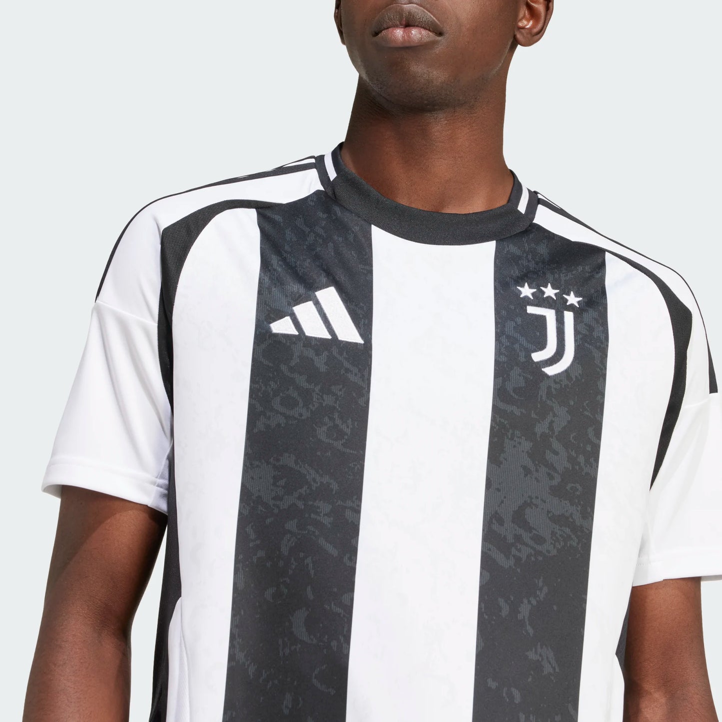 ADIDAS T SHIRT JUVE M IS8002