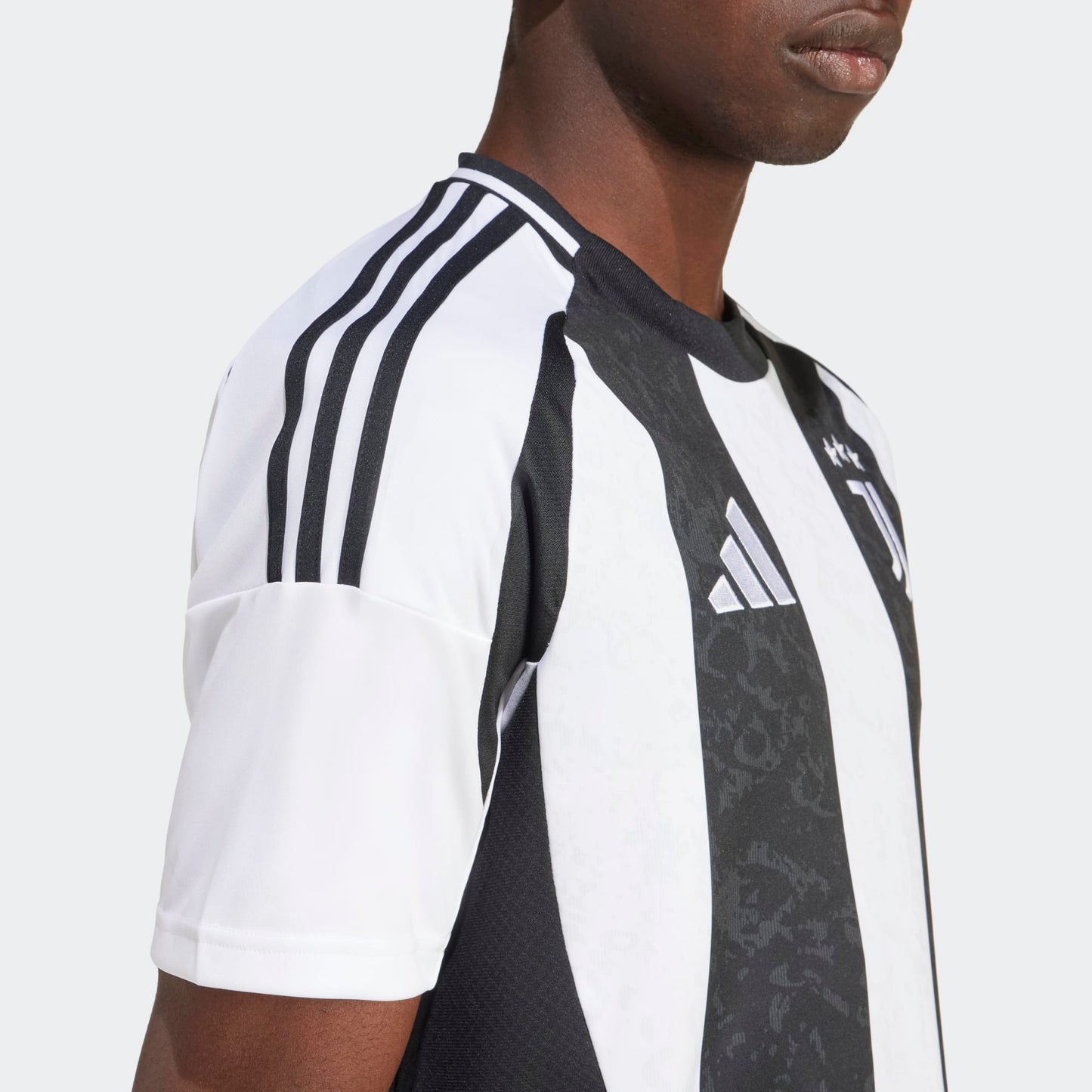 ADIDAS T SHIRT JUVE M IS8002