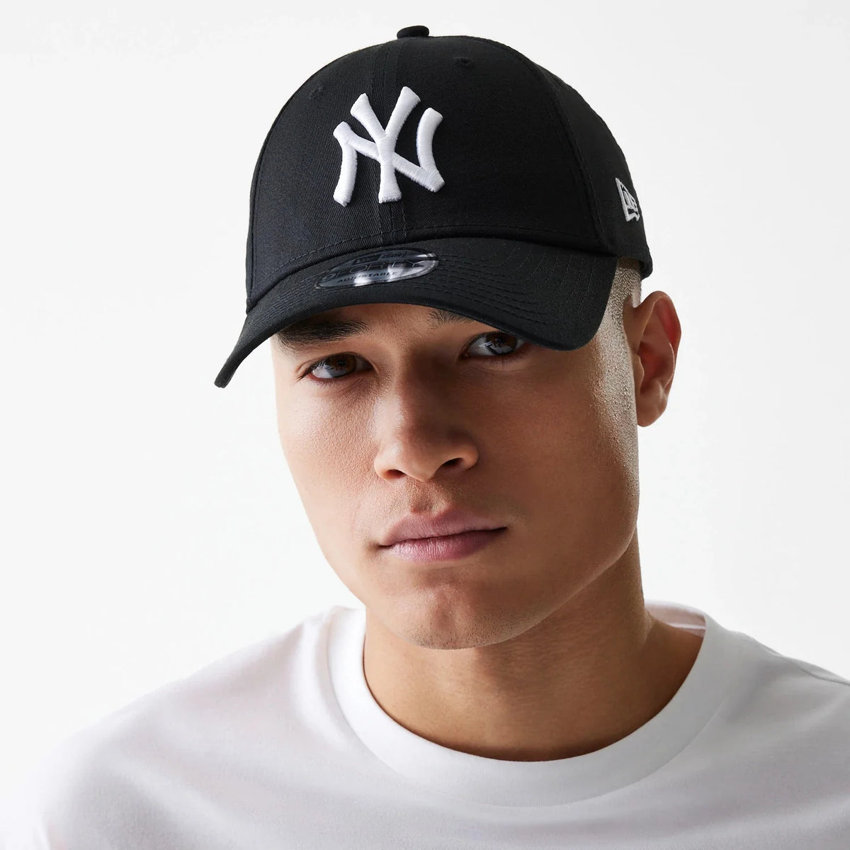 NEW ERA CAPPELLO VISIERA 9FORTY NEW YORK YANKEES NERO/BIANCO 0531941-0001