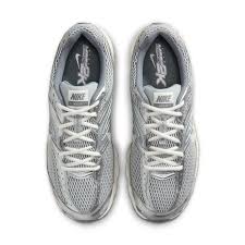 NIKE AIR MAX MOTO 2K IQ7592