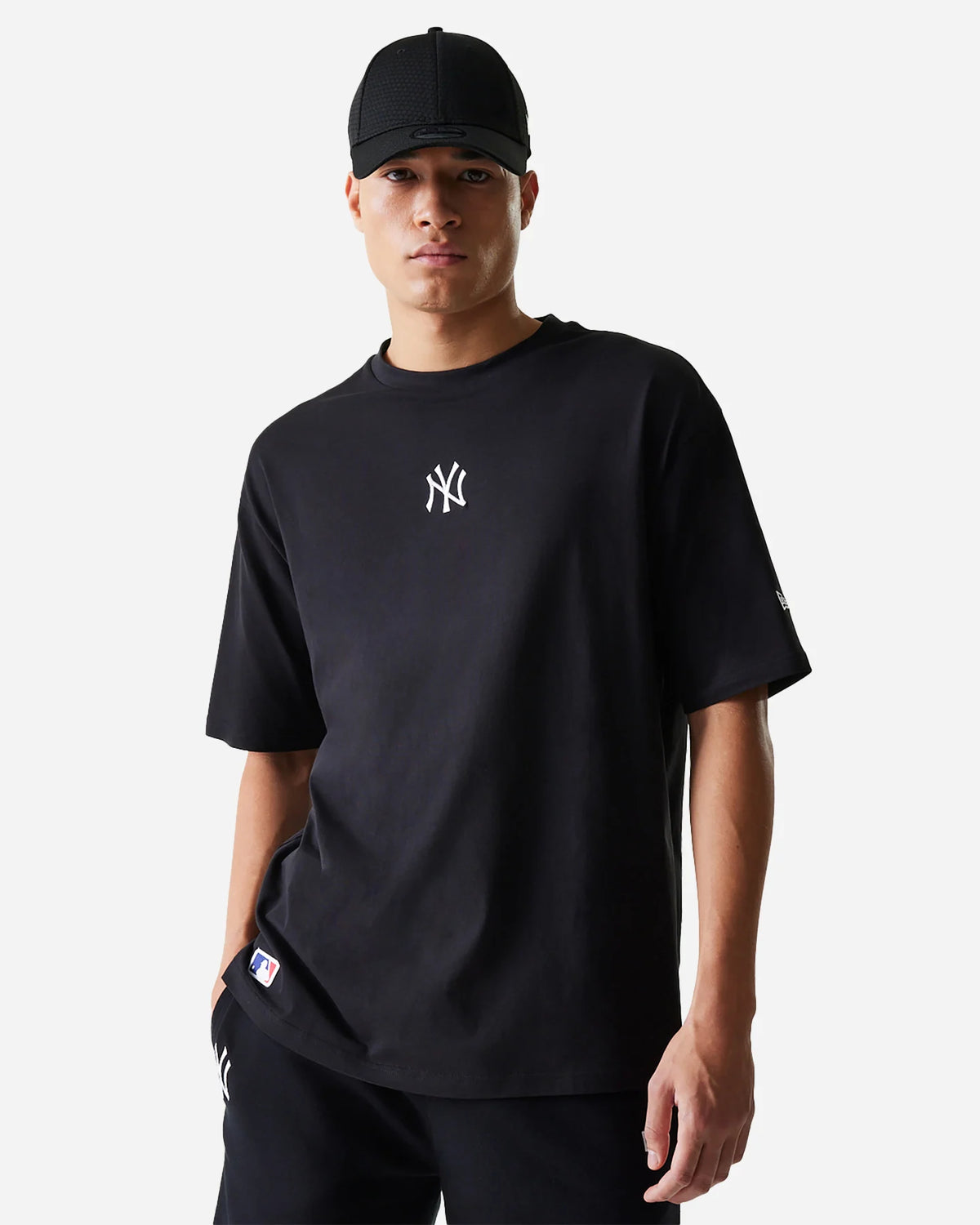 NEW ERA T-SHIRT OVERSIZE MLB UOMO NERA 0675746-0001
