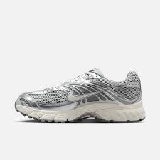 NIKE AIR MAX MOTO 2K IQ7592