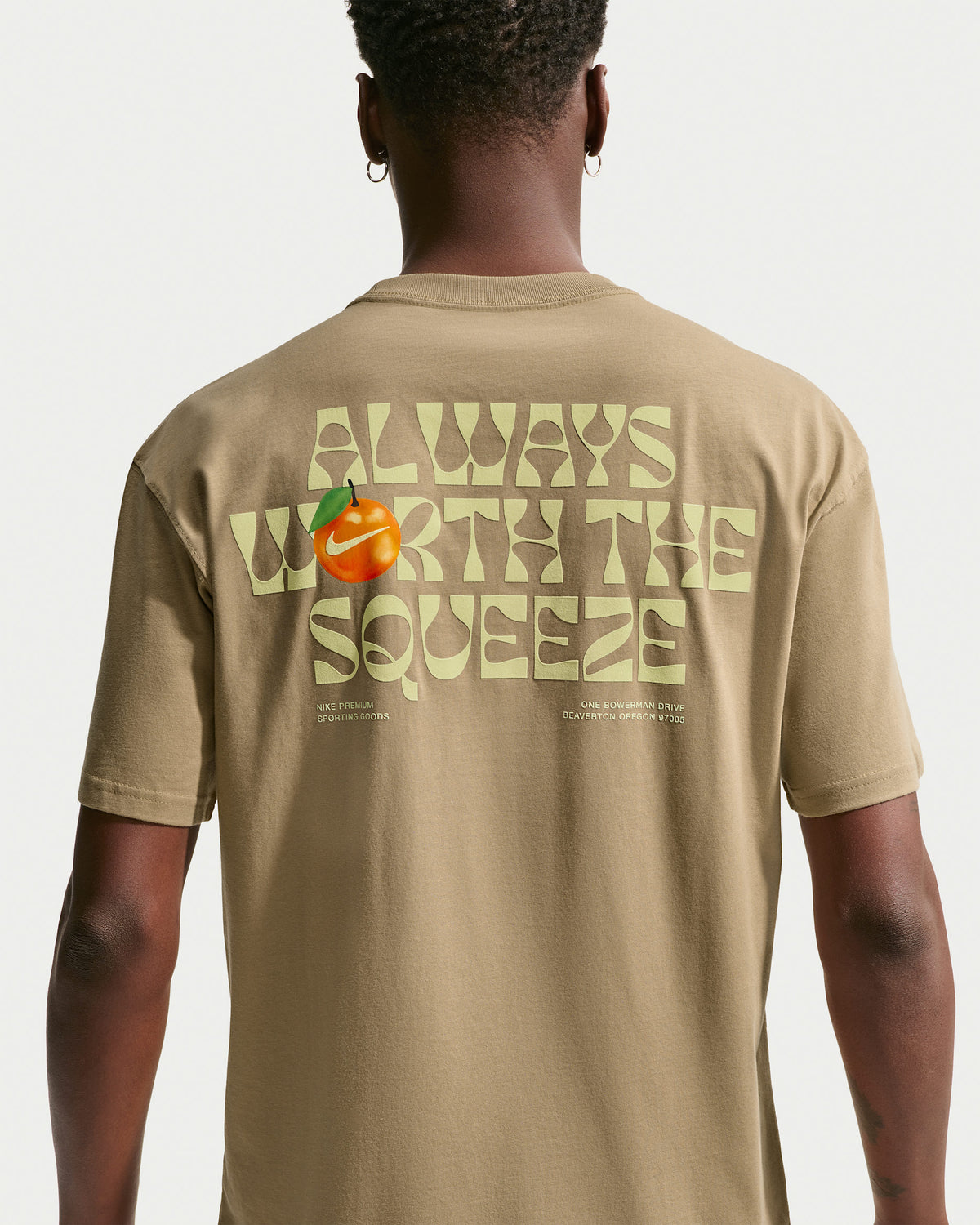 Nike Sportswear t-shirt uomo Parachute Beige IR4964-297